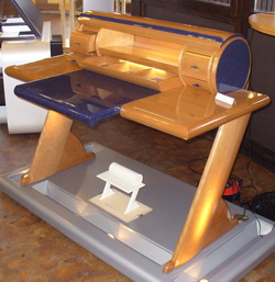 Schreibtisch und Modell